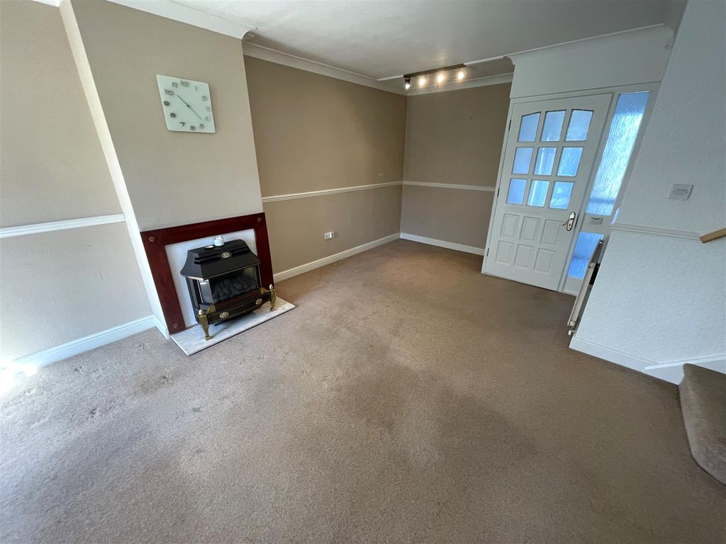 Property photo 3 of 19 Lounge