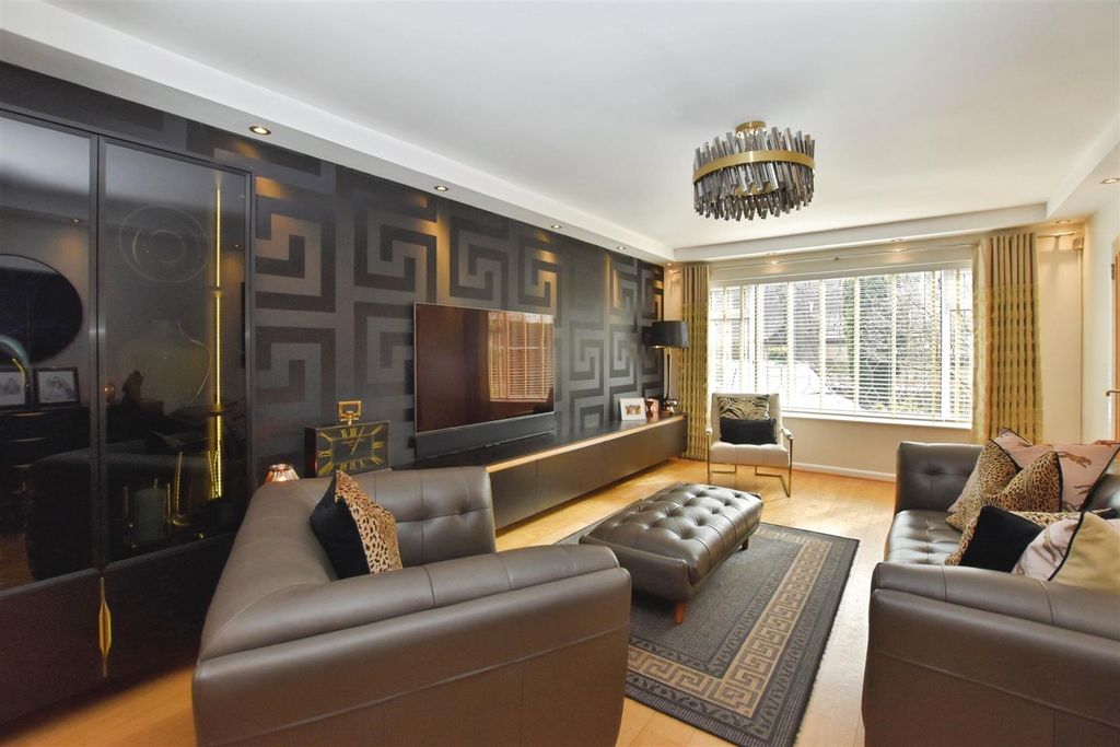 Property photo 2 of 20 Lounge