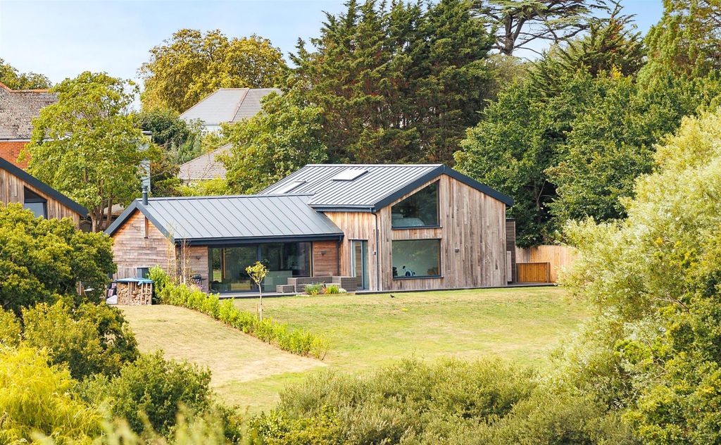 Property photo 1 of 28 Hollows Barn