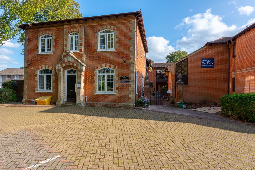 Property photo 1 of 8 10 The Elms2