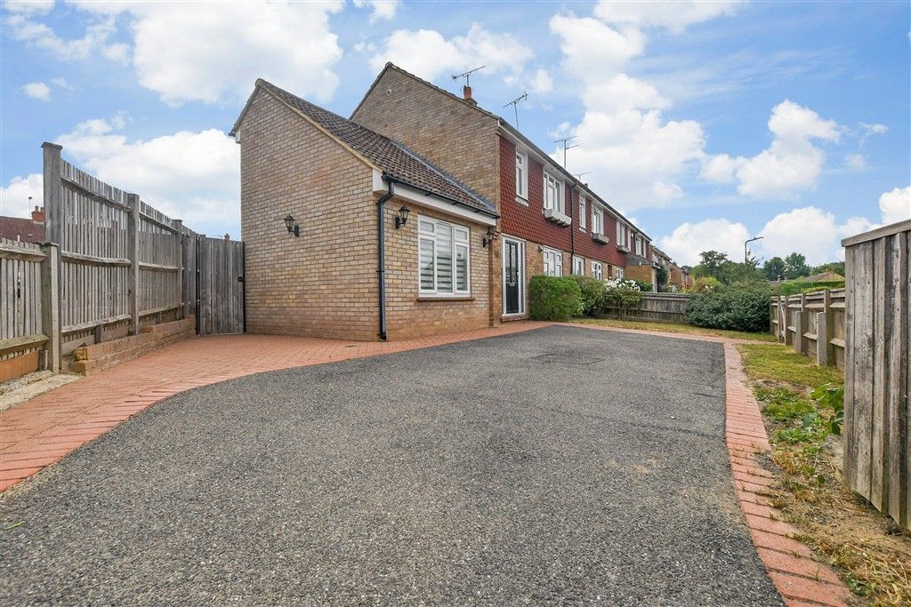 Property photo 2 of 17 Driveway-Parking