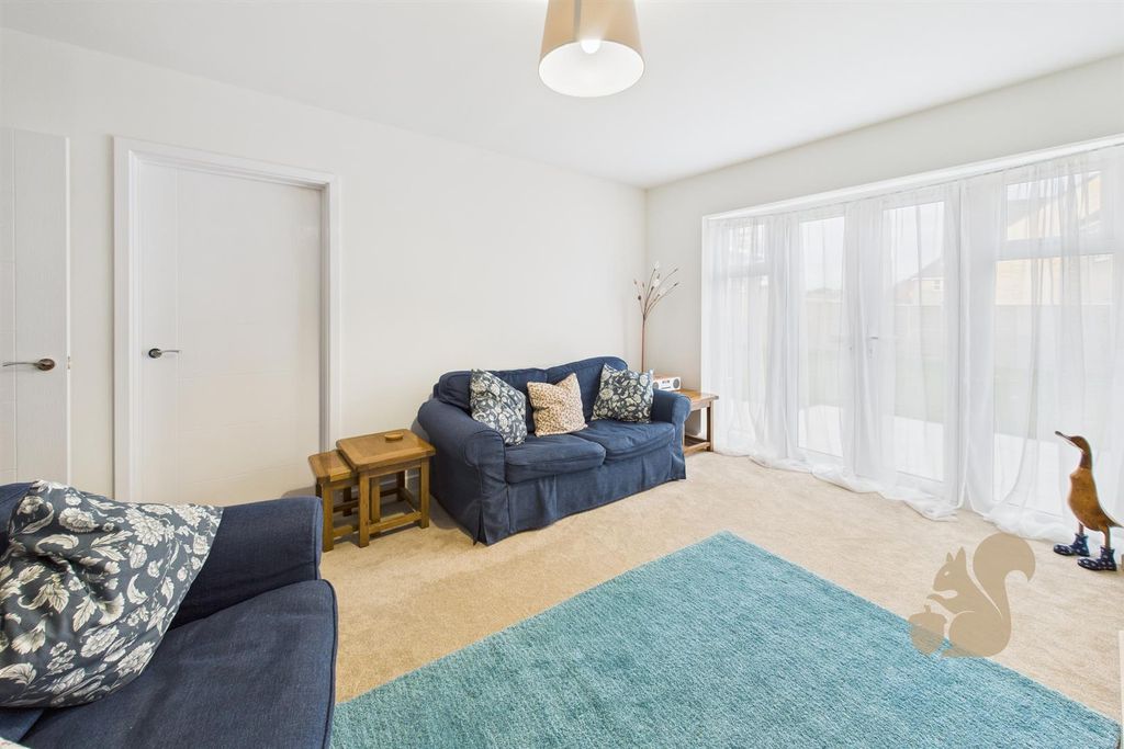 Property photo 2 of 22 Lounge