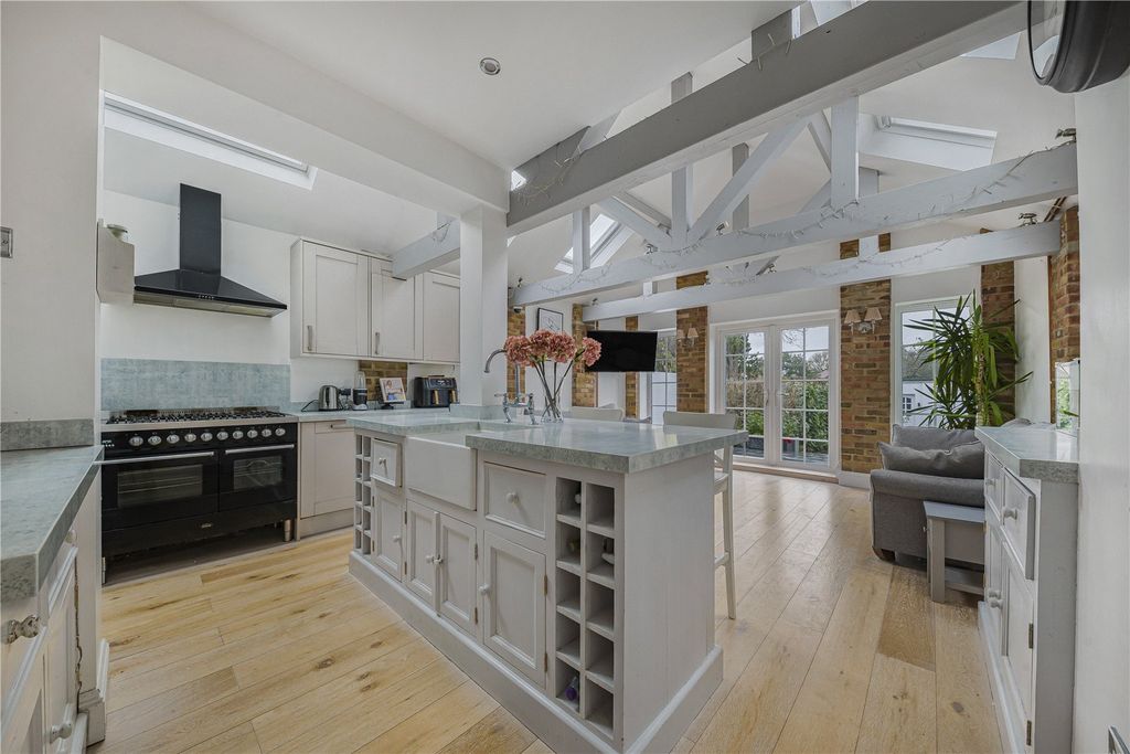 Property photo 3 of 22 Picture No. 21