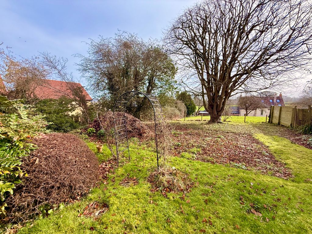 Property photo 2 of 16 Garden