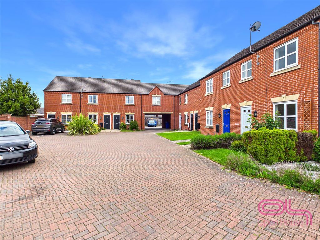 Property photo 2 of 19 Blakeholme Court, Burton Upon Trent (2).Jpg