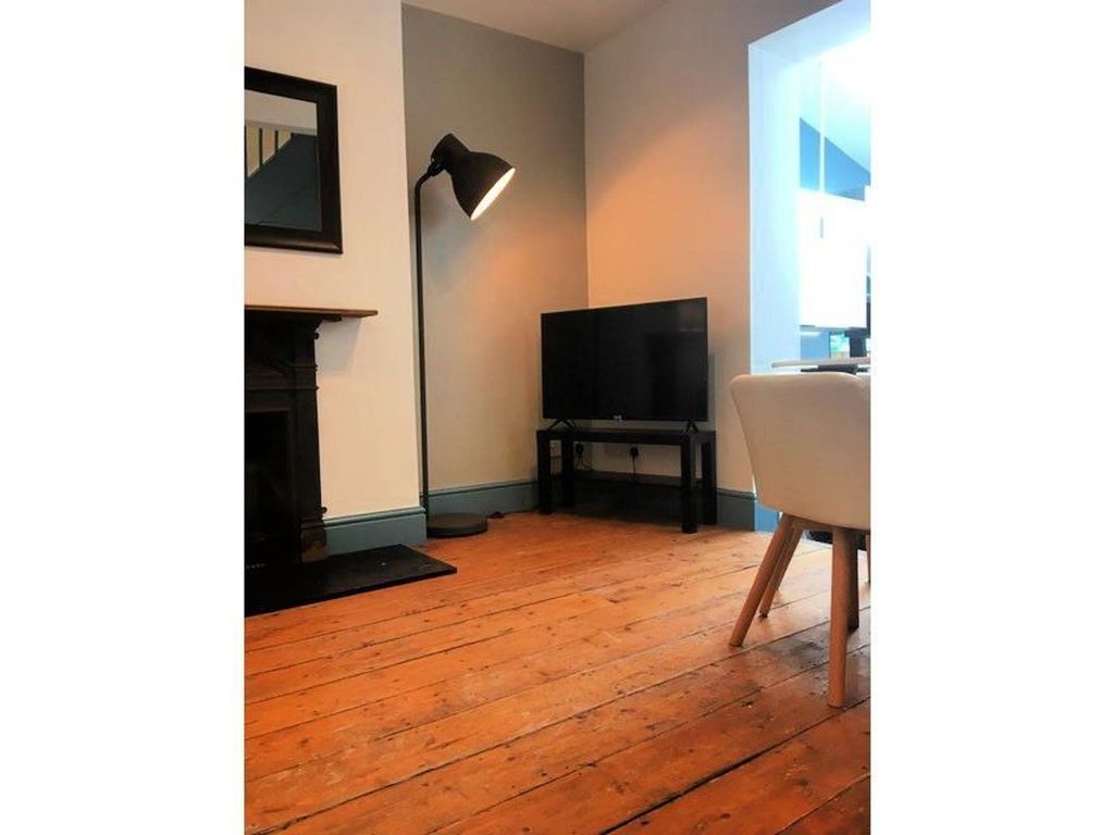 Property photo 3 of 9 Lounge