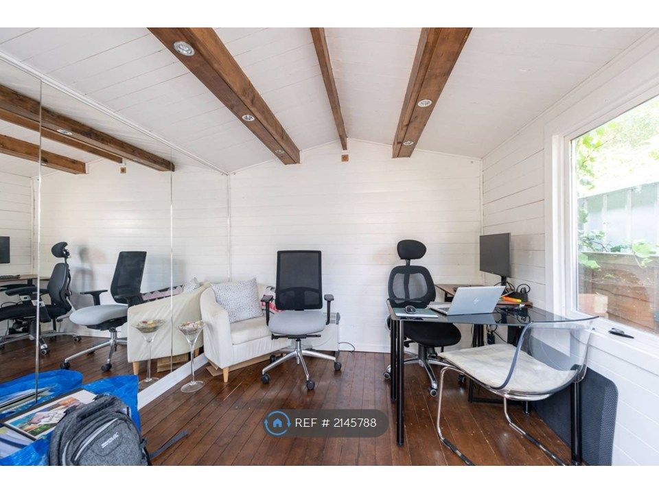 Property photo 1 of 27 Garden &amp; Insulated Home Office/Studio