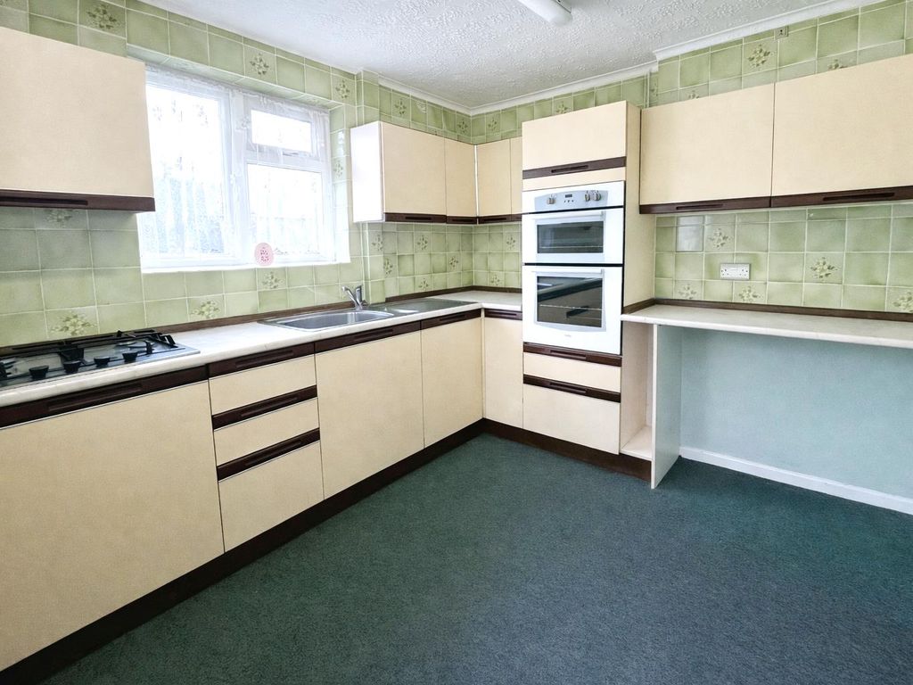 Property photo 3 of 9 Kitchen.Png