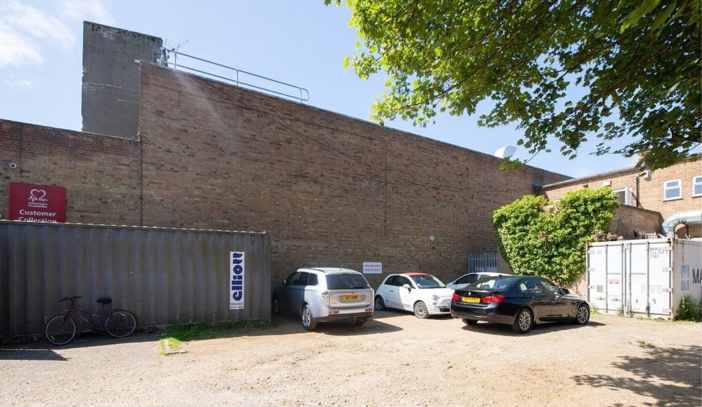 Property photo 2 of 8