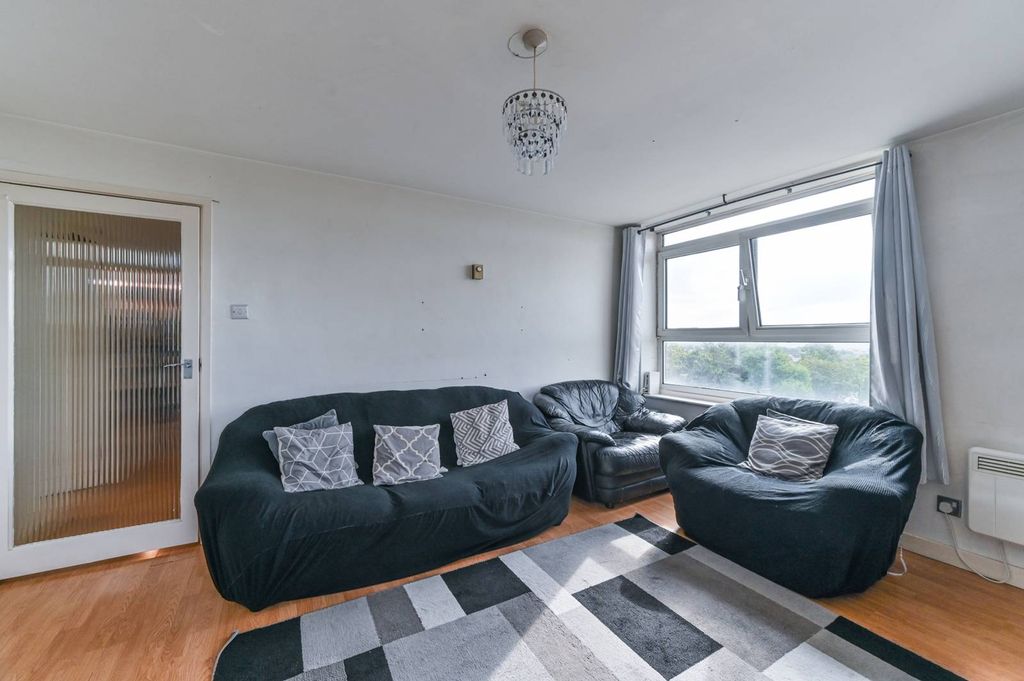 Property photo 3 of 10