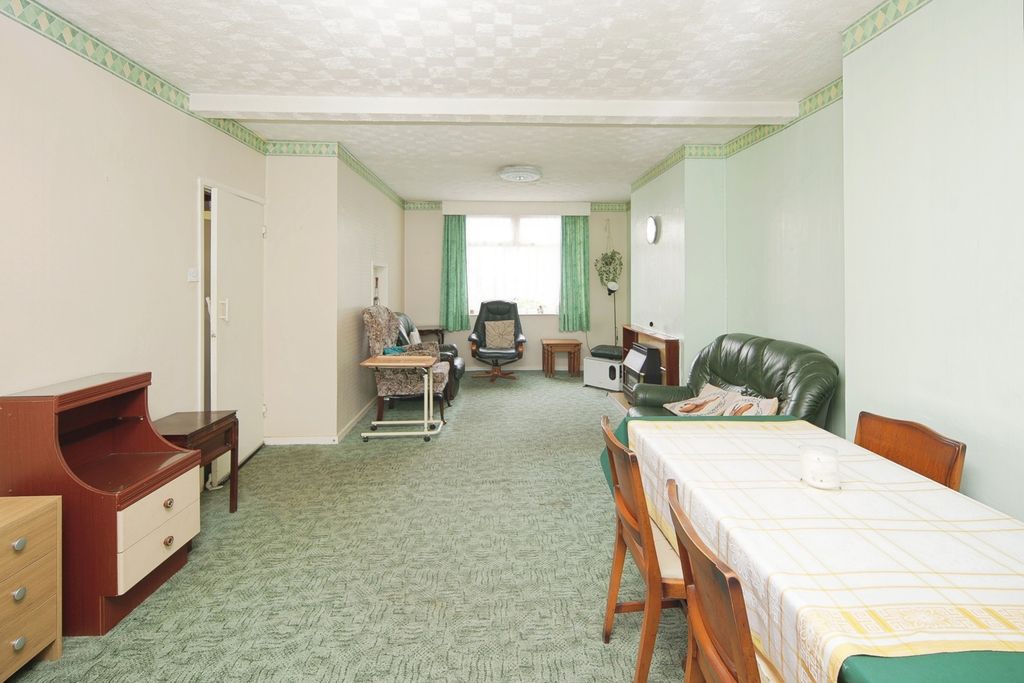 Property photo 2 of 17 Photo