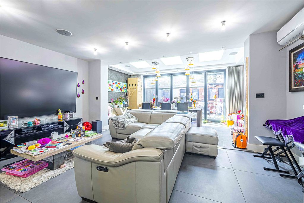 Property photo 2 of 25 Picture No. 17