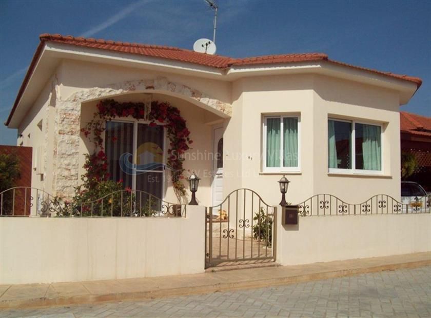 Property photo 2 of 11