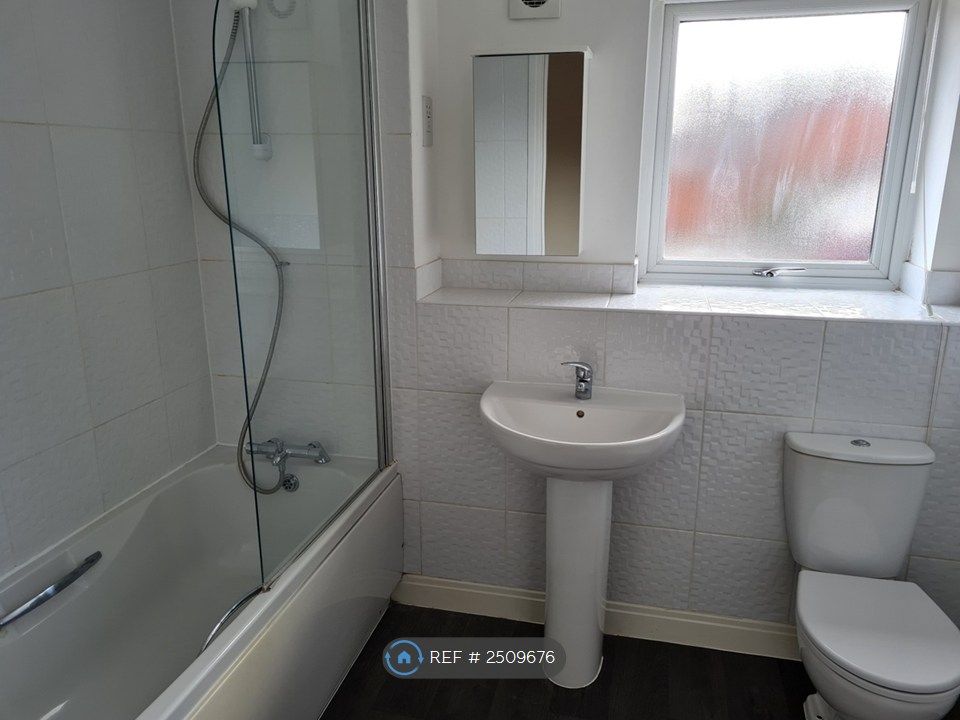 Property photo 3 of 6 Toilet