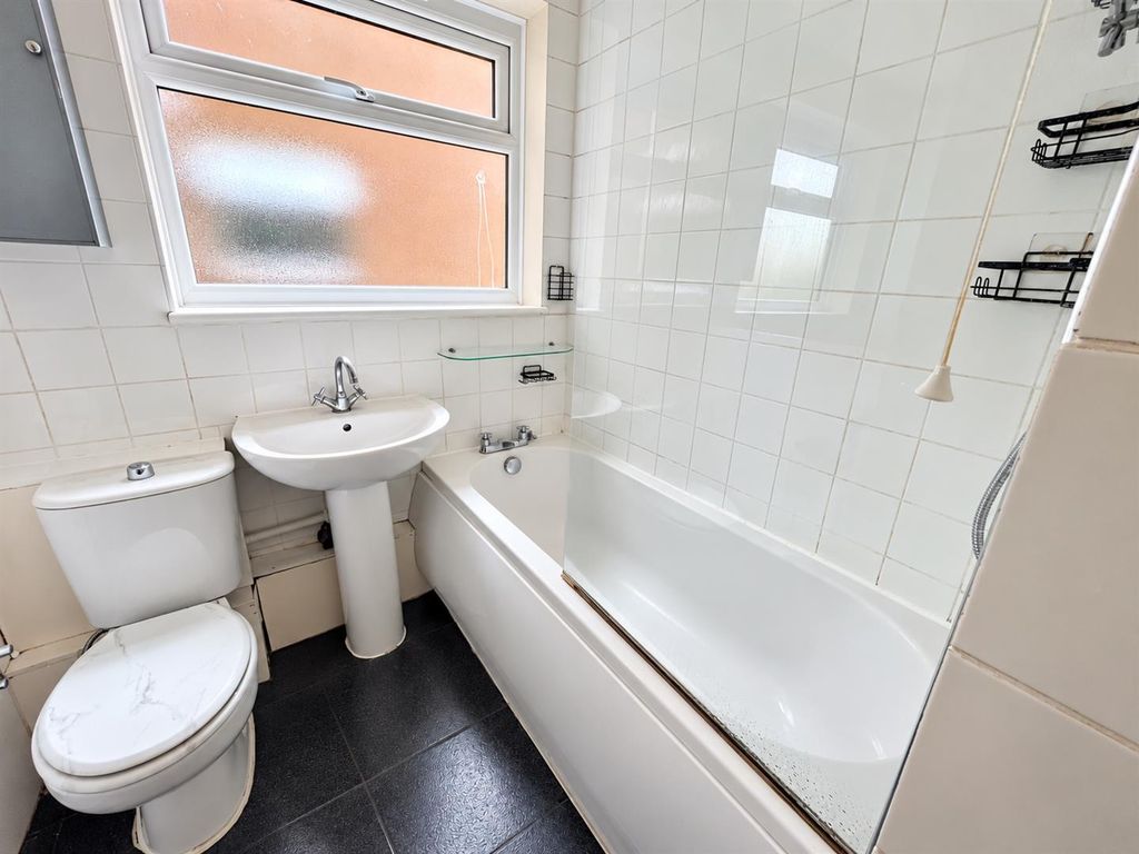 Property photo 2 of 12 Bathroom 1.Png