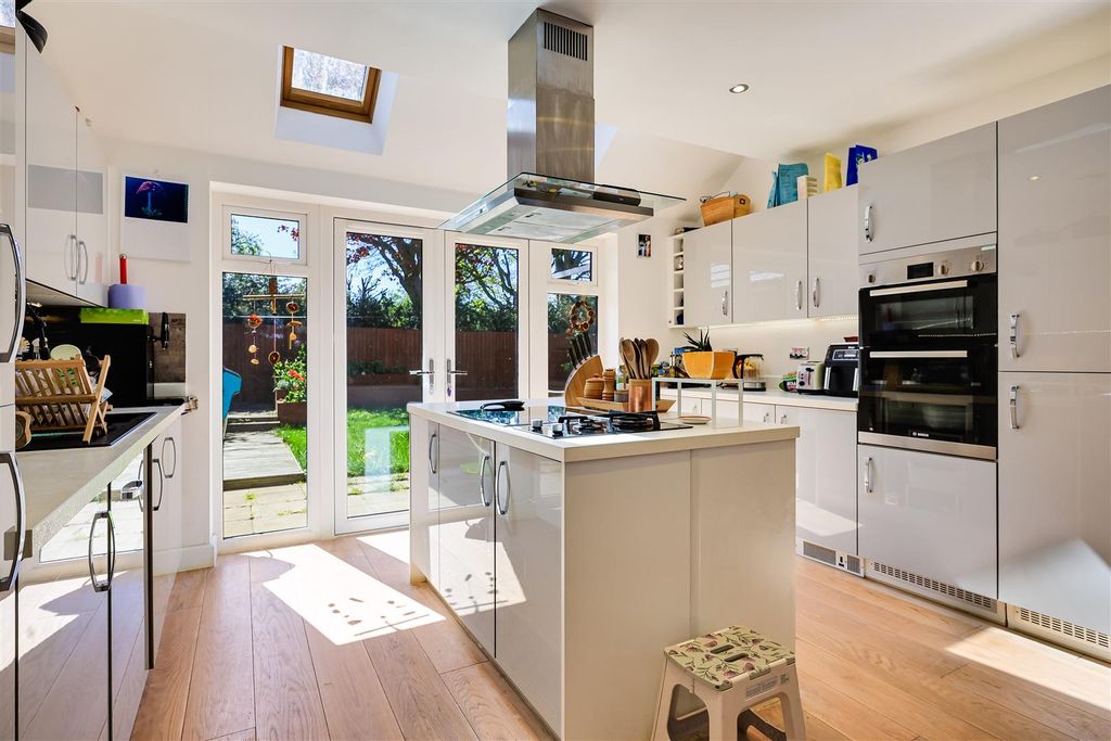 Property photo 2 of 17 Img (14).Jpg