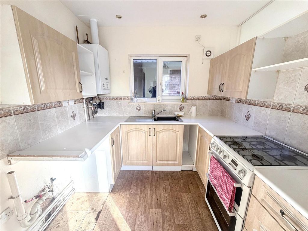 Property photo 2 of 9 Kitchen