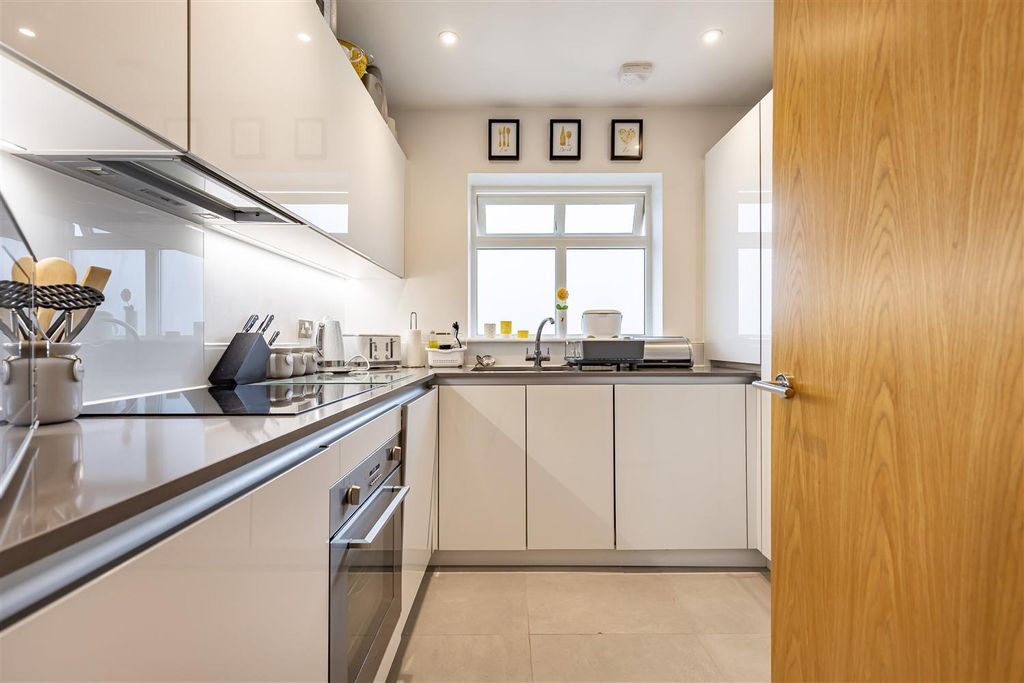 Property photo 2 of 15 91 Buckingham   (1).Jpg