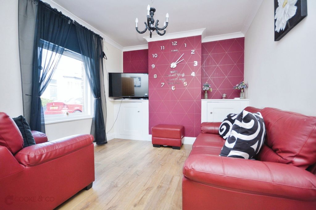 Property photo 3 of 12