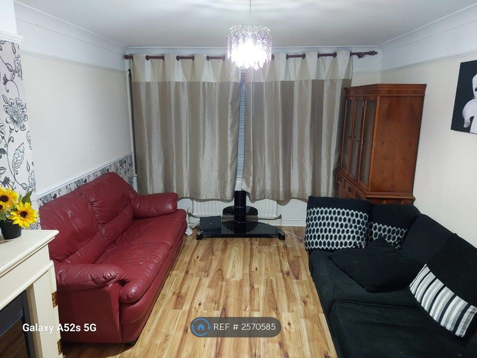 Property photo 2 of 12 Lounge