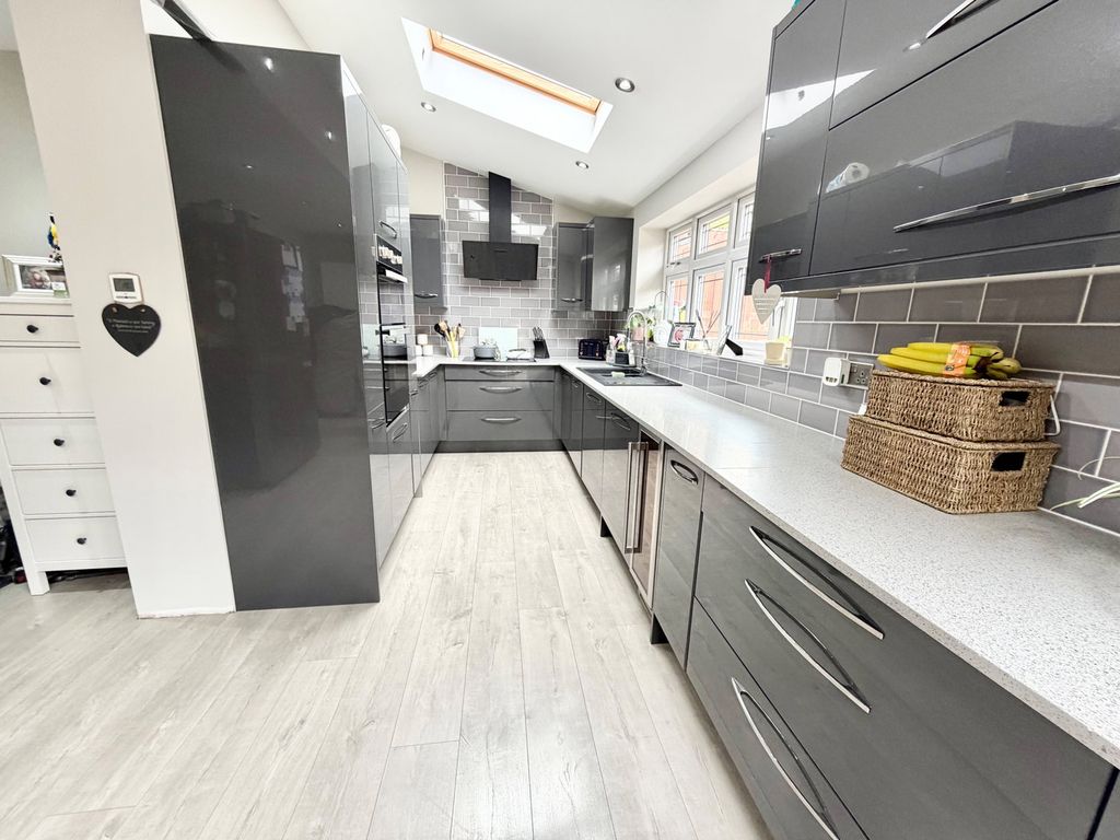 Property photo 2 of 33