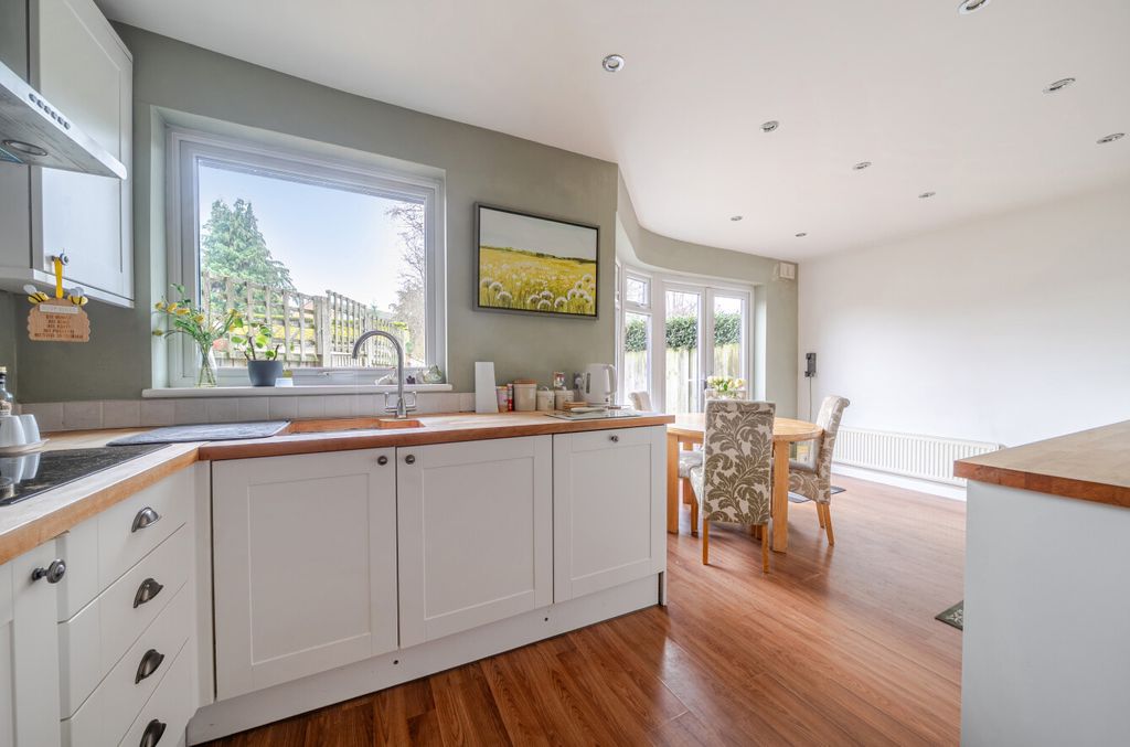 Property photo 3 of 20 1371821-16-696E19...