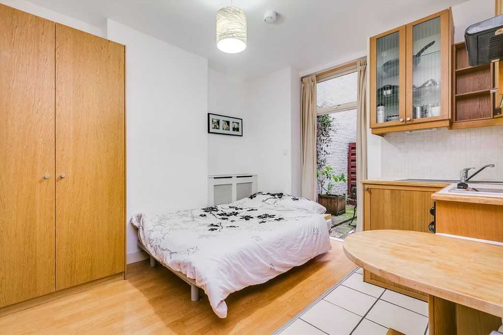 Property photo 2 of 5