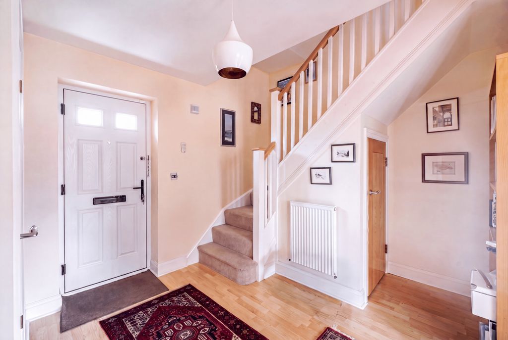 Property photo 2 of 23