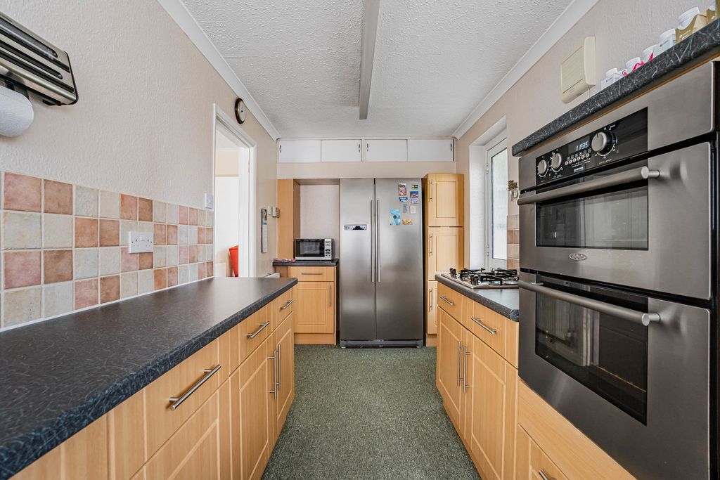 Property photo 3 of 12 Kitchen