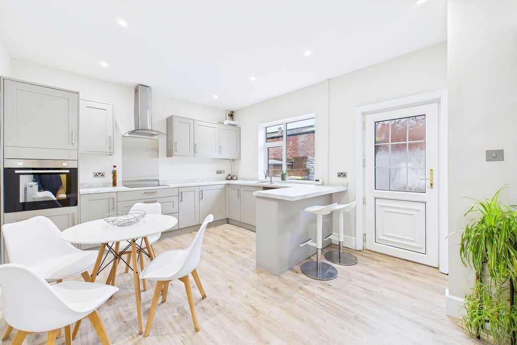 Property photo 2 of 8 Dining Kitchen