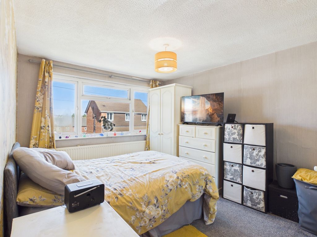 Property photo 3 of 9 Bedroom 1