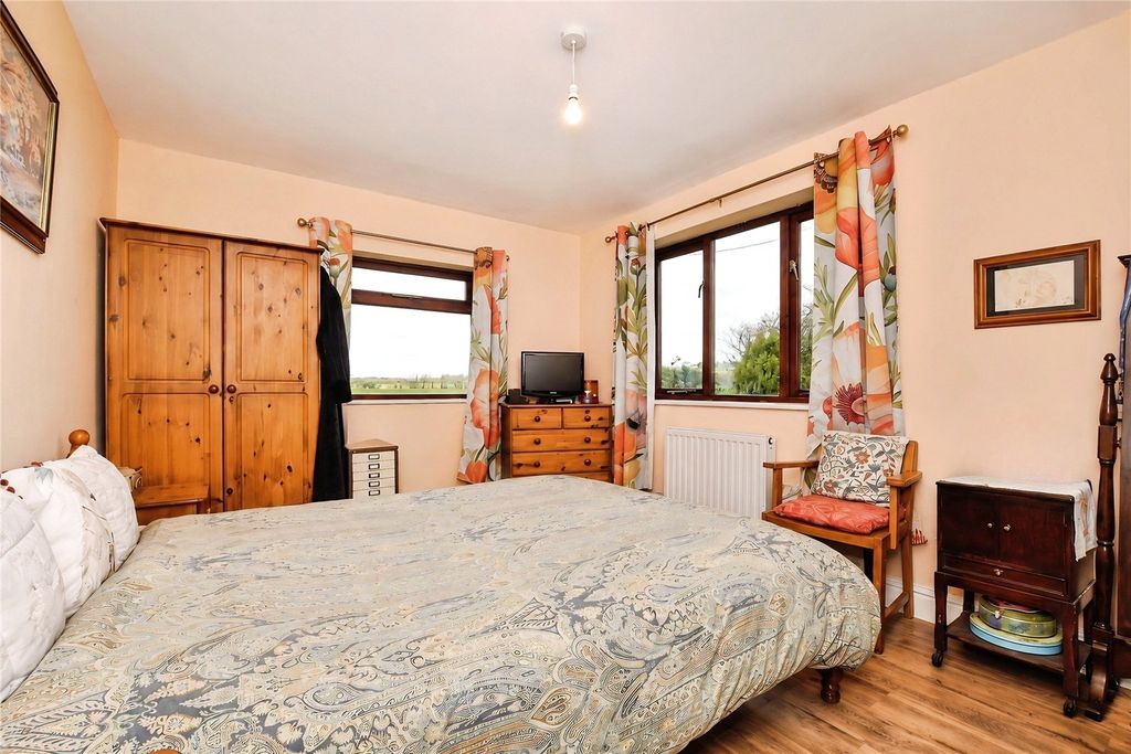 Property photo 3 of 24 Picture No. 14
