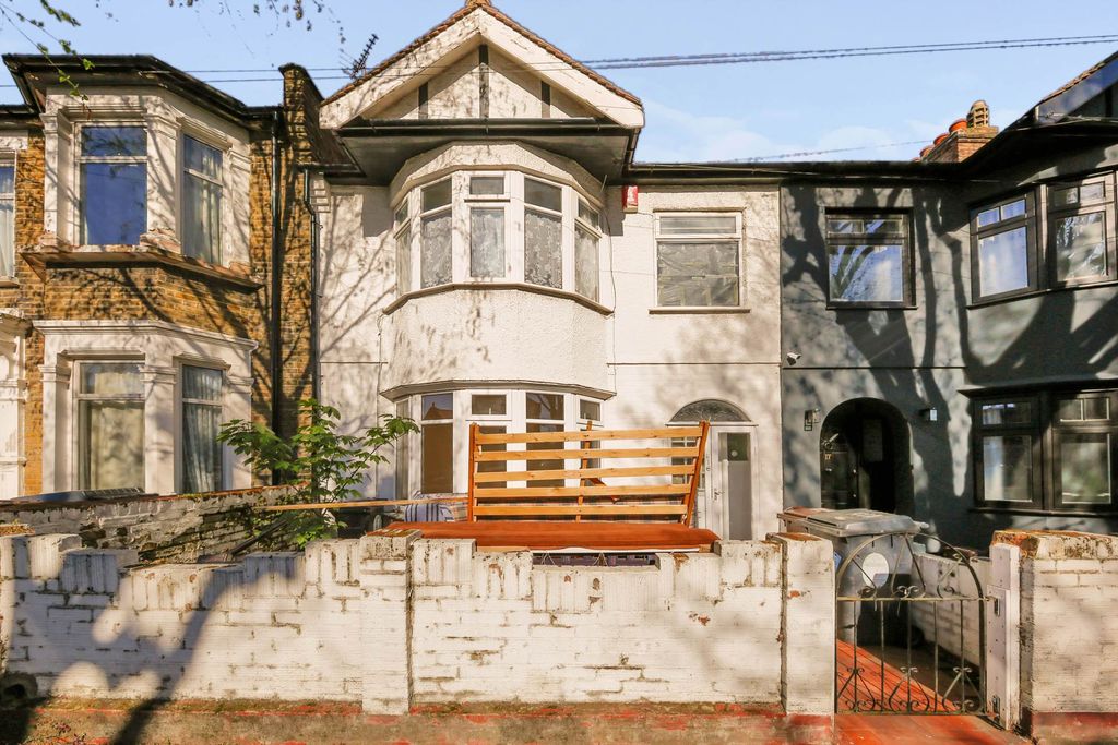 Property photo 1 of 18