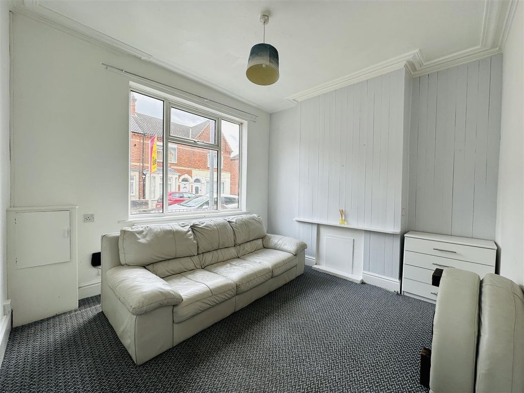 Property photo 2 of 11 Lounge