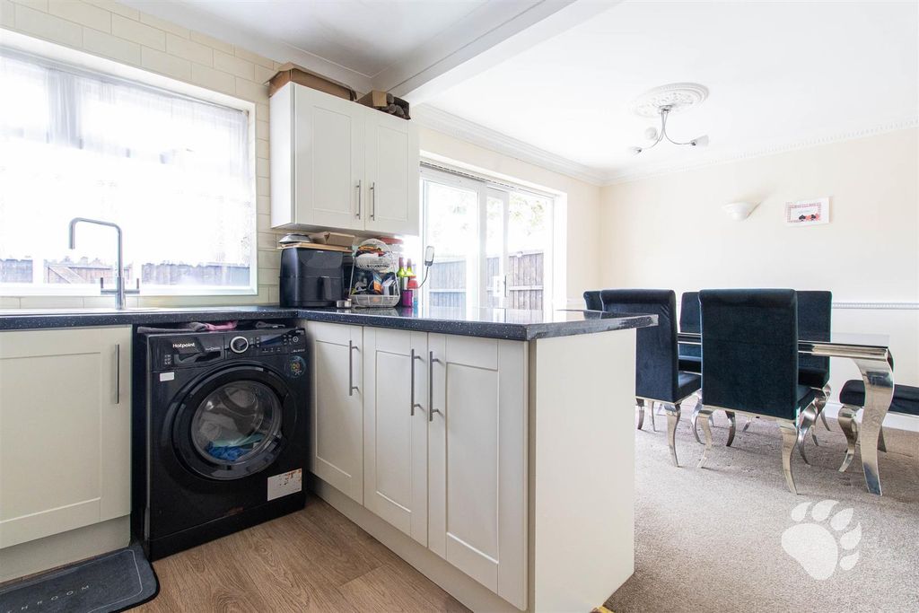 Property photo 3 of 16 Kitchen/Diner