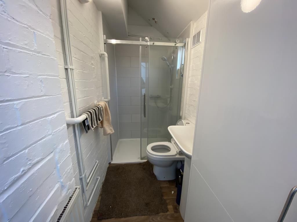 Property photo 2 of 9 Bathroom