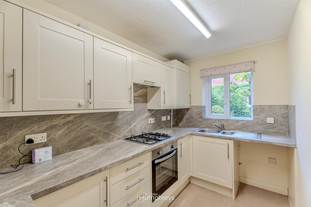 Property photo 3 of 10 Nicholas Humphreys -09.Jpeg