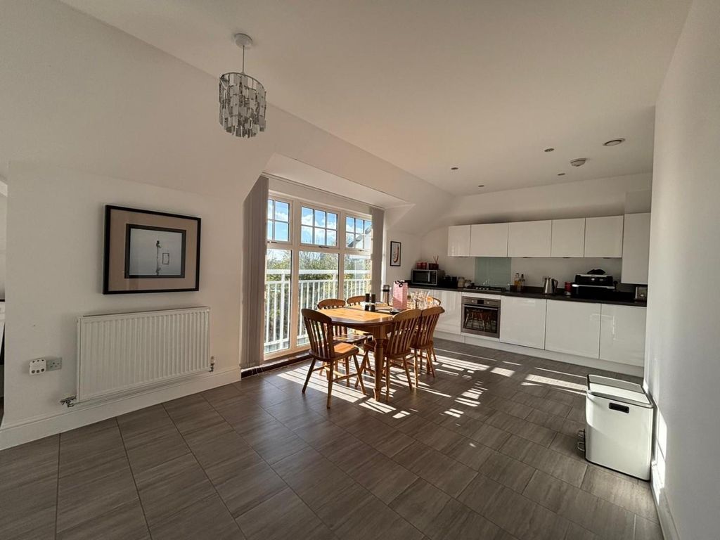 Property photo 2 of 14 7632B1Ea-0678-4351-A10d-3260Eeae99Bb.Jpeg