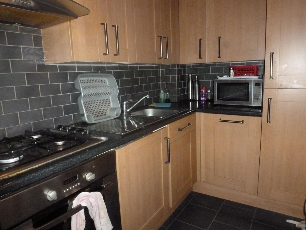 Property photo 3 of 7 Kitchen