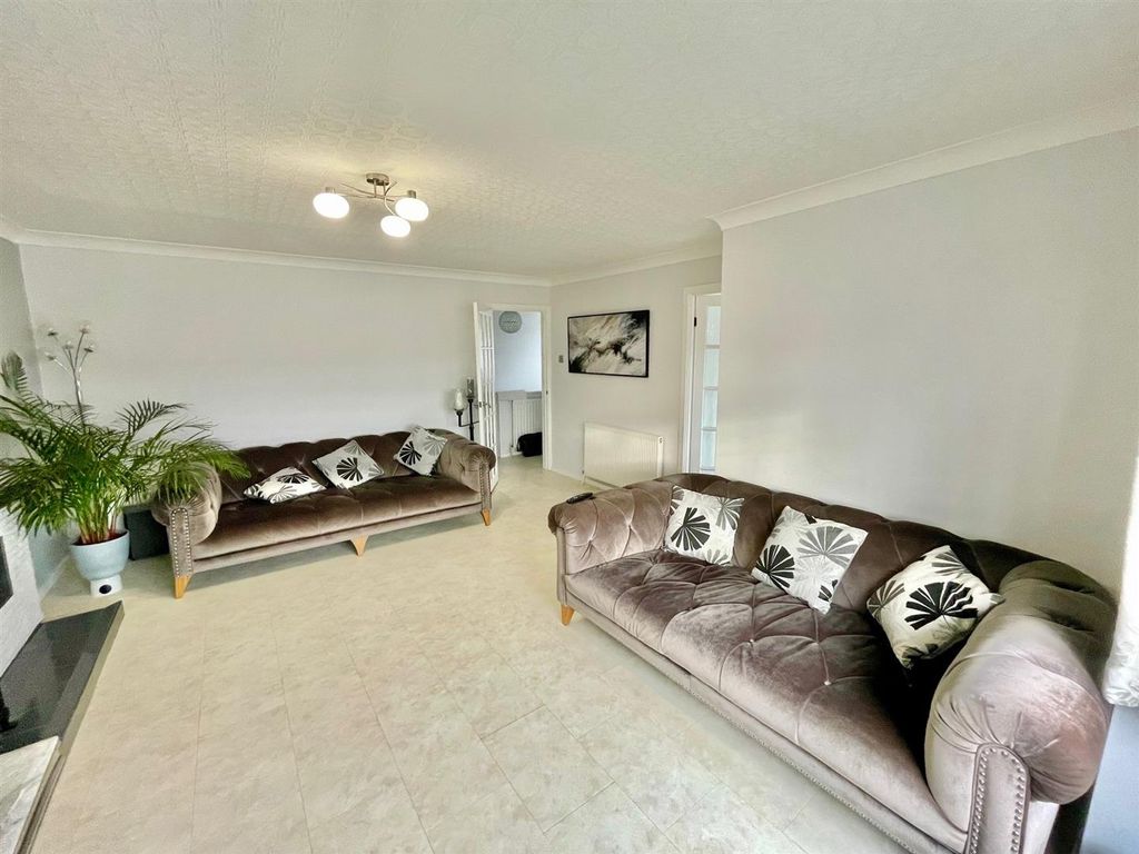 Property photo 3 of 12 29 Sandringham Lounge 2.Jpg