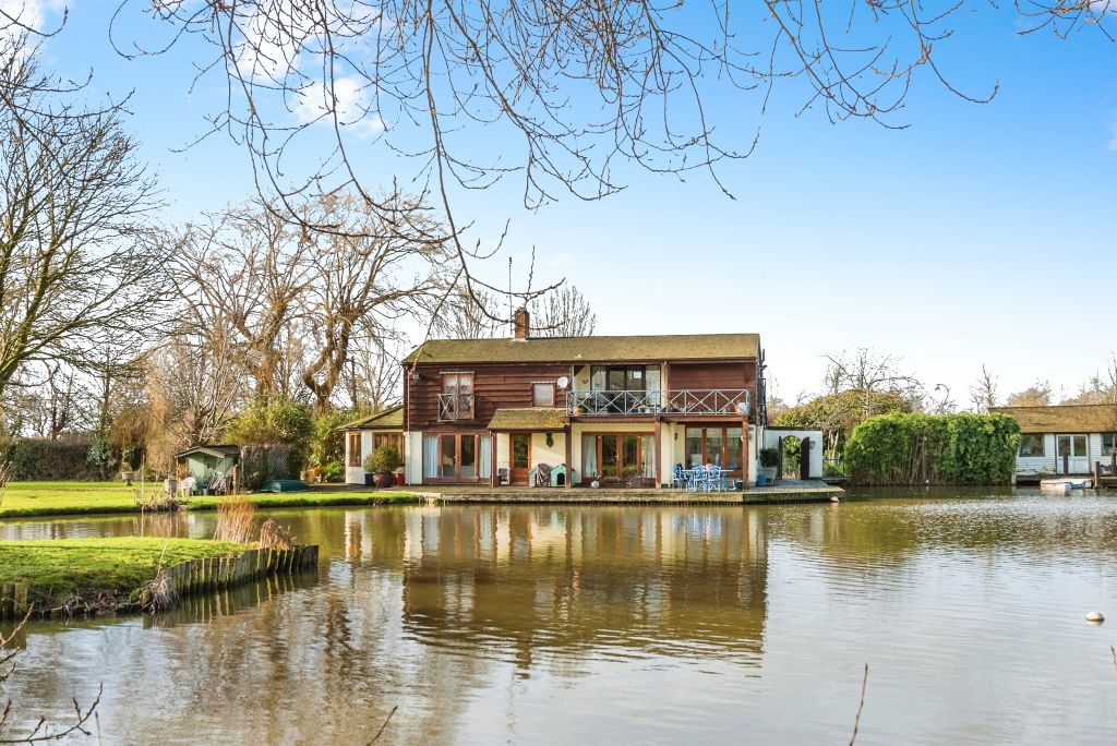 Property photo 1 of 24