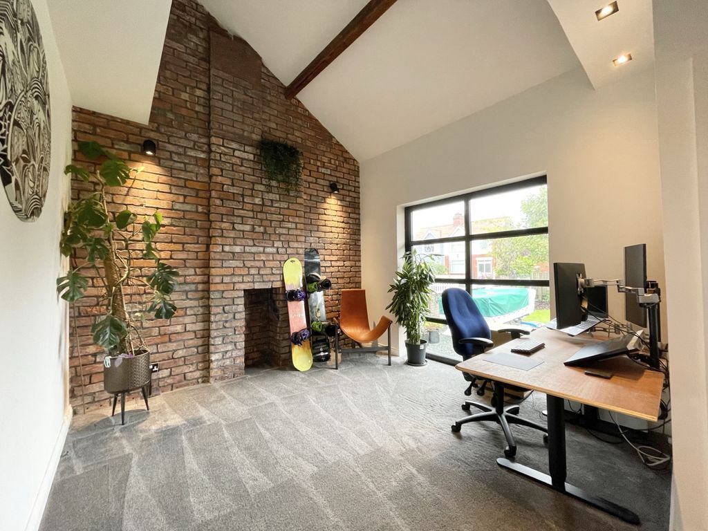 Property photo 2 of 43