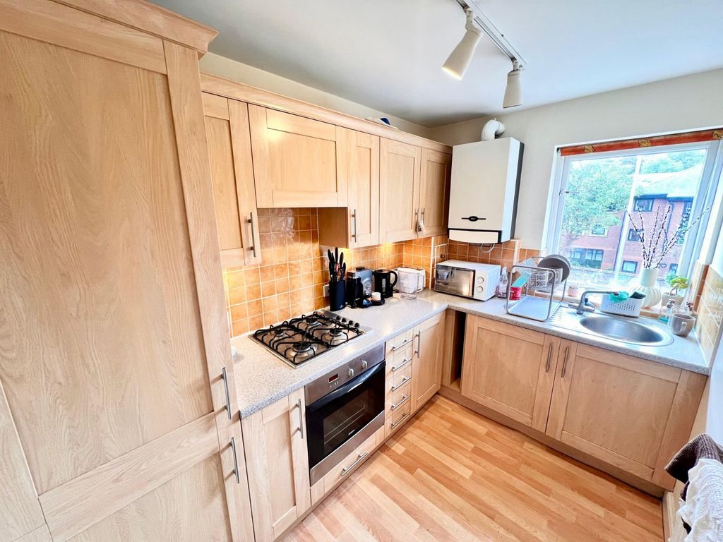Property photo 3 of 6 Kitchen