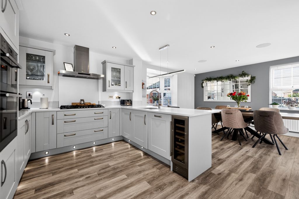 Property photo 2 of 20 Kitchen