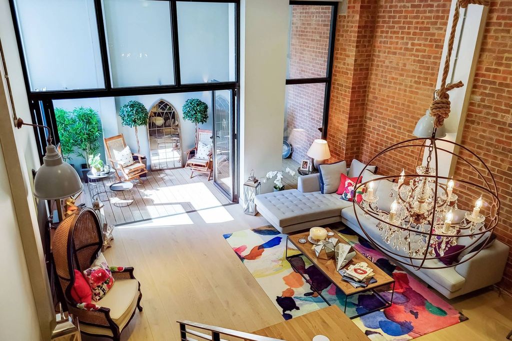 Property photo 2 of 14