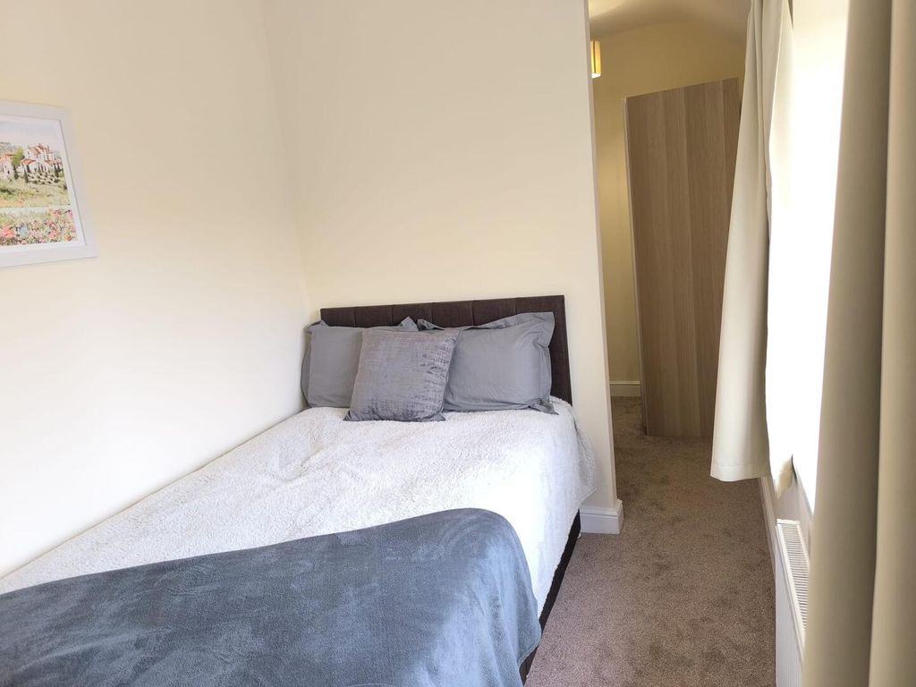 Property photo 1 of 4 Bedroom