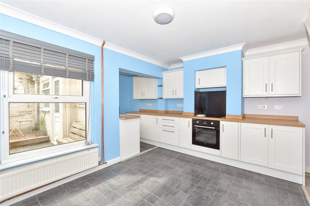 Property photo 3 of 16 Kitchen