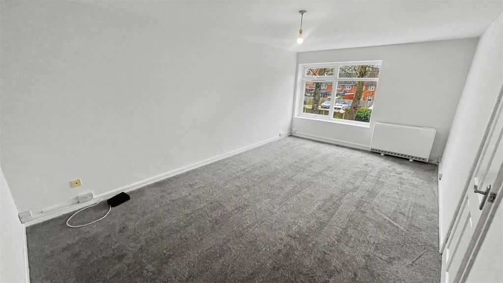 Property photo 3 of 10 Living Room