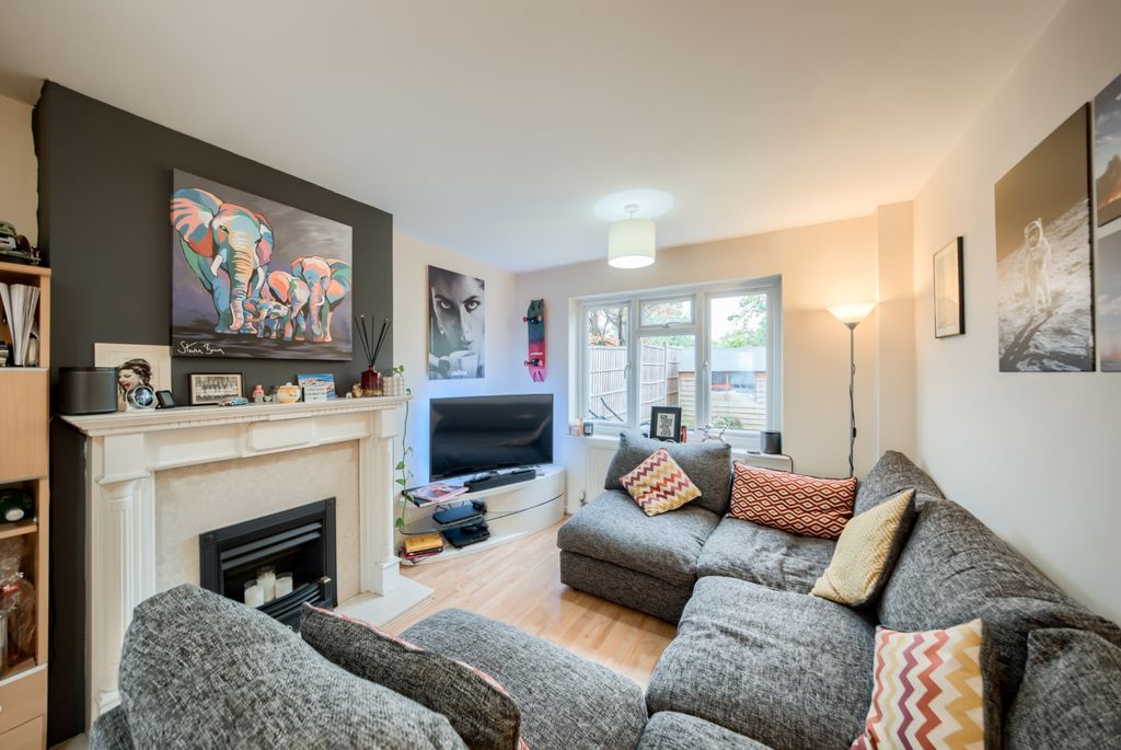 Property photo 3 of 14 Xh2A4902-Hdr(3)