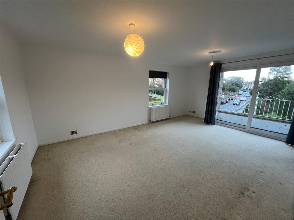 Property photo 2 of 12 Lounge / Diner